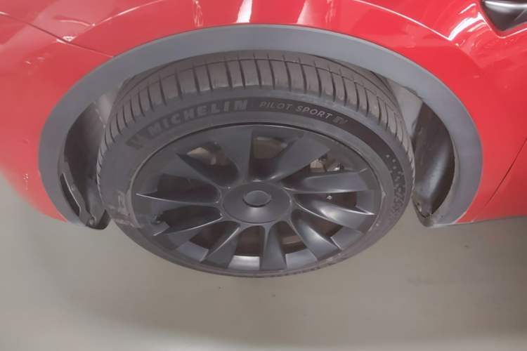 Used Tesla Model Y 2021 Long-Range All-Wheel-Drive Version Exterior 4