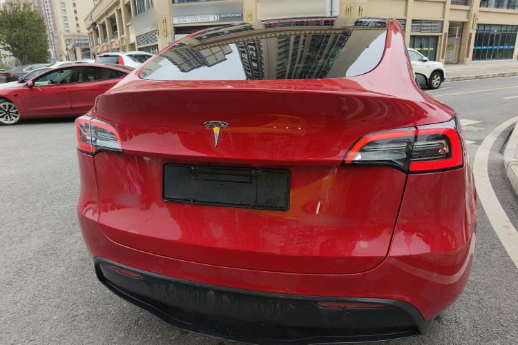 Used Tesla Model Y 2021 Long-Range All-Wheel-Drive Version 3D7 Exterior 4