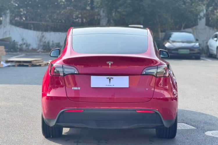 Used Tesla Model Y 2021 Long-Range All-Wheel-Drive Version 3D7 Exterior 4