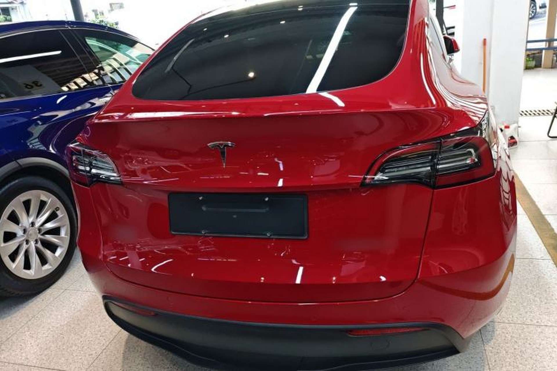 Used Tesla Model Y 2021 Long-Range All-Wheel-Drive Version 3D7 Exterior 4
