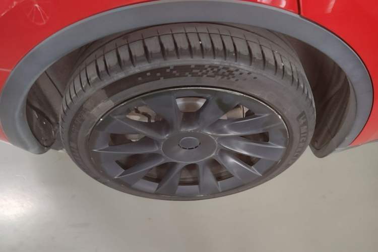 Used Tesla Model Y 2021 Long-Range All-Wheel-Drive Version Exterior 5
