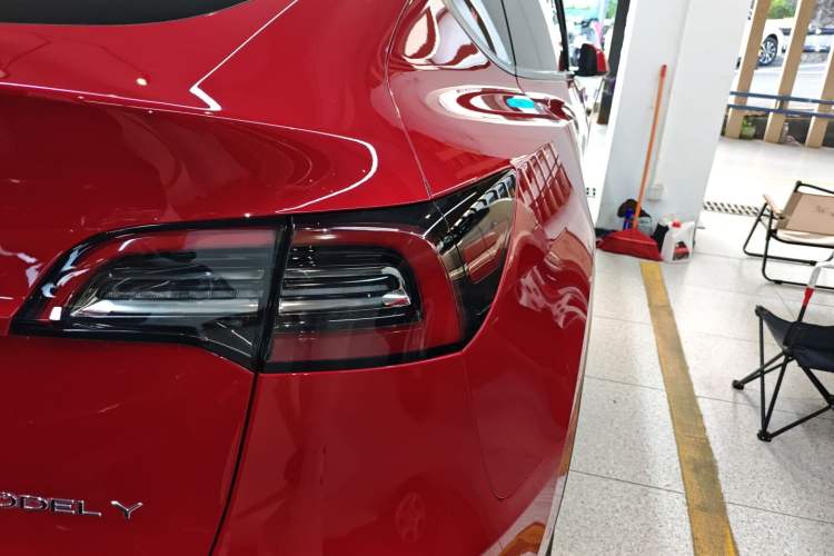 Used Tesla Model Y 2021 Long-Range All-Wheel-Drive Version 3D7 Exterior 6