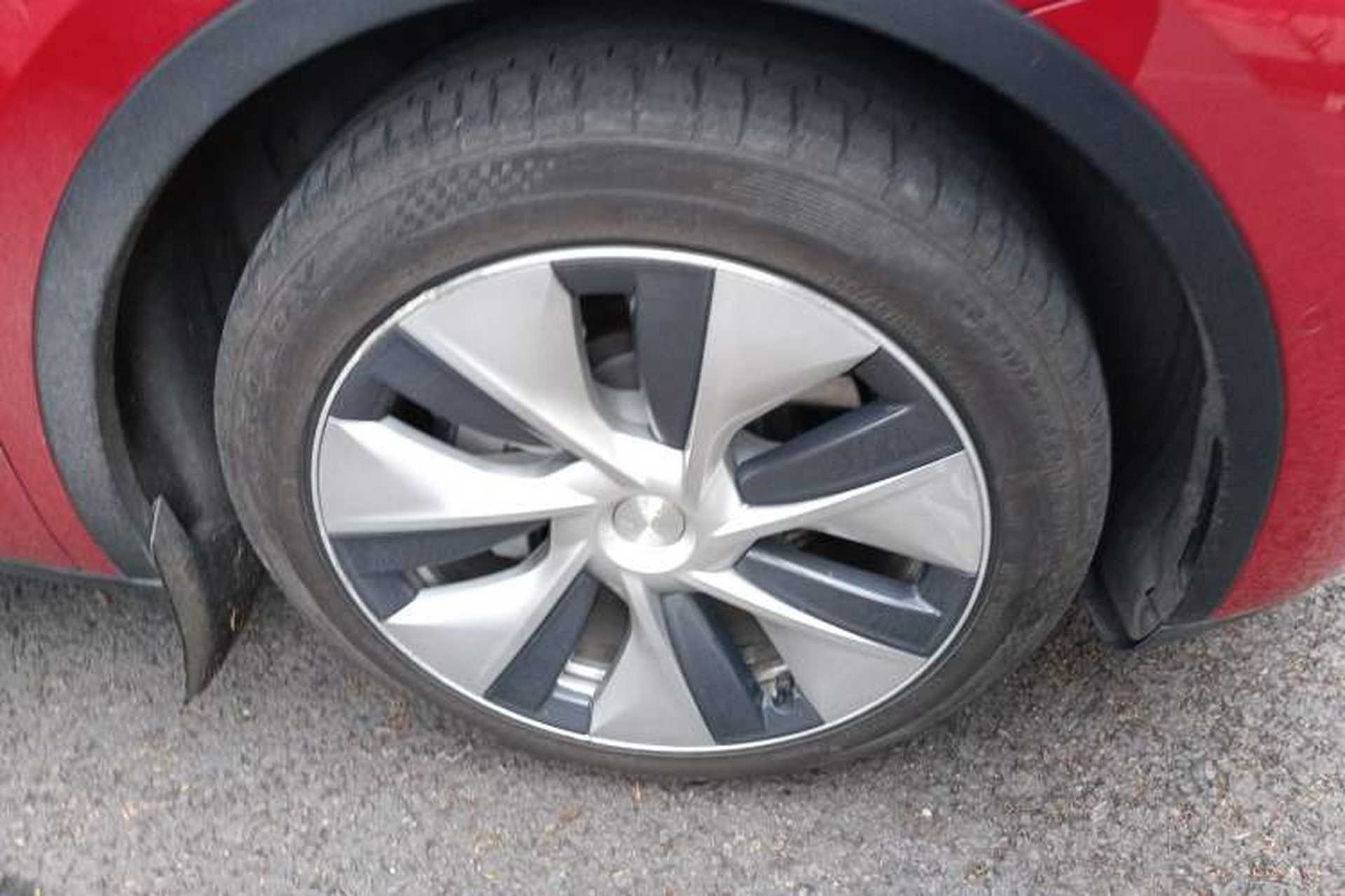 Used Tesla Model Y 2021 Long-Range All-Wheel-Drive Version 3D7 Exterior 7