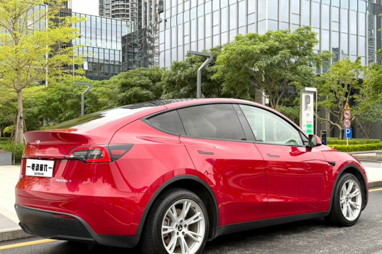 Used Tesla Model Y 2021 Long-Range All-Wheel-Drive Version 3D7 Exterior 8