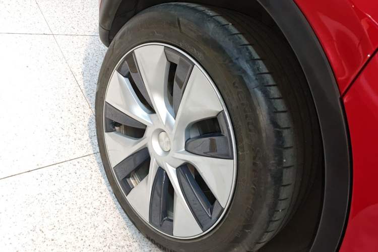 Used Tesla Model Y 2021 Long-Range All-Wheel-Drive Version 3D7 Exterior 8