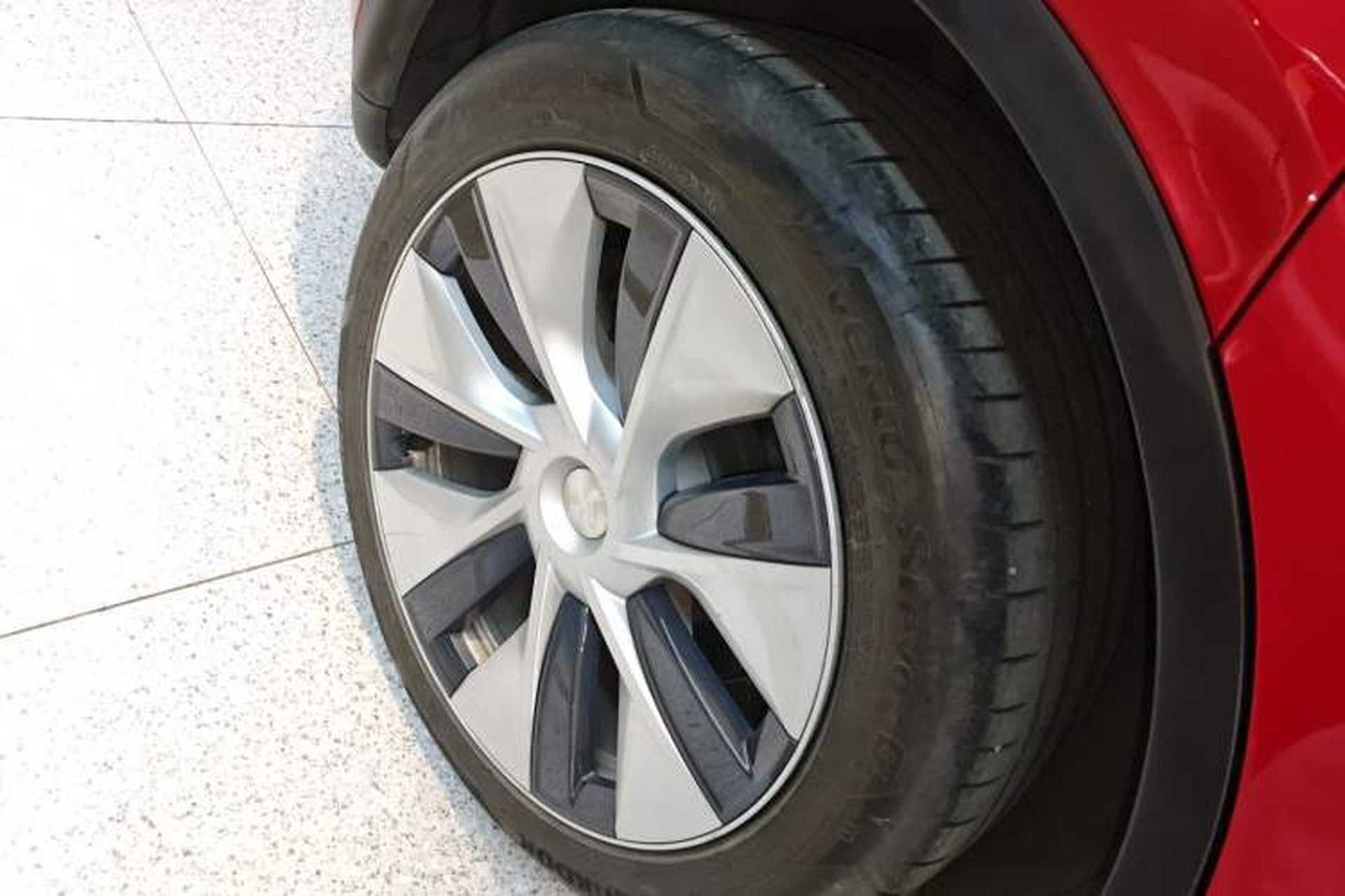 Used Tesla Model Y 2021 Long-Range All-Wheel-Drive Version 3D7 Exterior 8