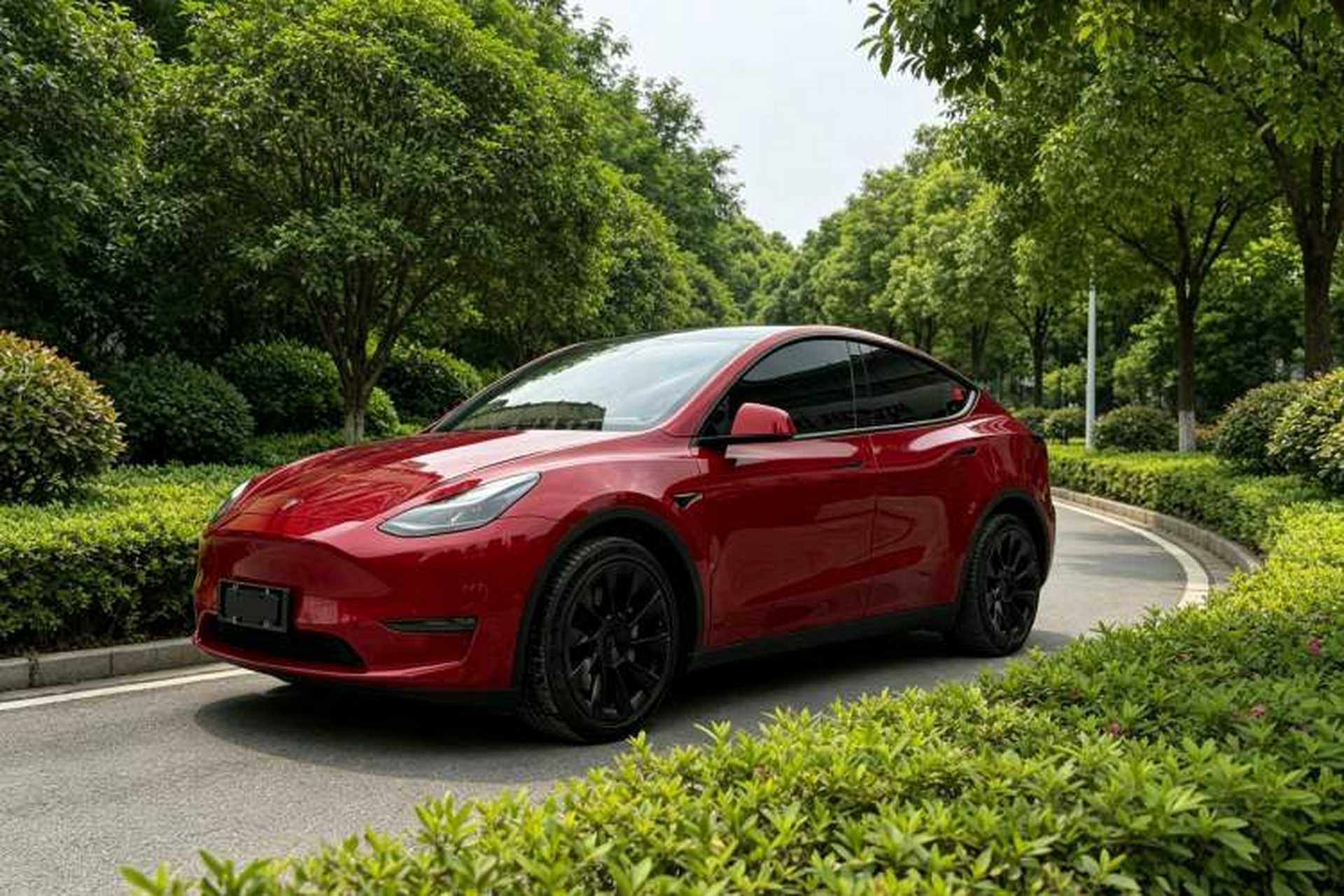 Used Tesla Model Y 2021 Long-Range All-Wheel-Drive Version Front Left 45 Deg