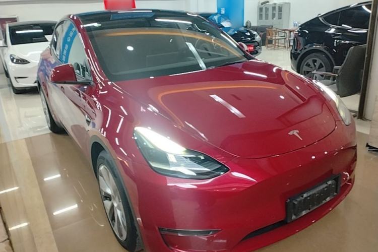 Used Tesla Model Y 2021 Standard Range Rear-Wheel Drive Version Front Right 45 Deg
