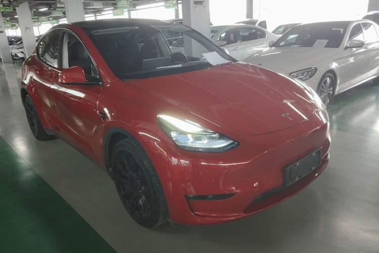 Used Tesla Model Y 2021 Long-Range All-Wheel-Drive Version Front Right 45 Deg
