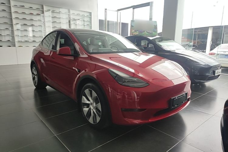 Used Tesla Model Y 2021 Standard Range Rear-Wheel Drive Version Front Right 45 Deg