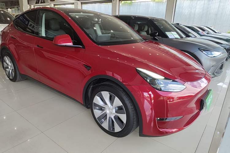 Used Tesla Model Y 2021 Long-Range All-Wheel-Drive Version 3D7 Front Right 45 Deg