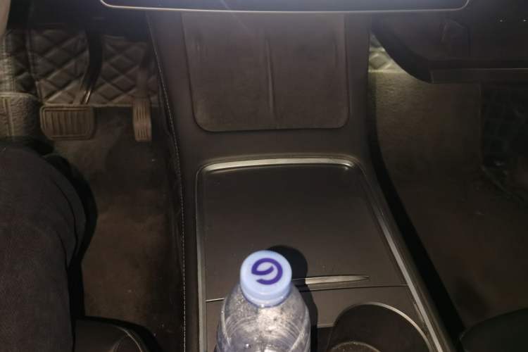 Used Tesla Model Y 2021 Long-Range All-Wheel-Drive Version 3D7 Gear Lever