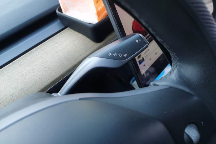 Used Tesla Model Y 2021 Performance High-Performance All-Wheel-Drive Version Gear Lever