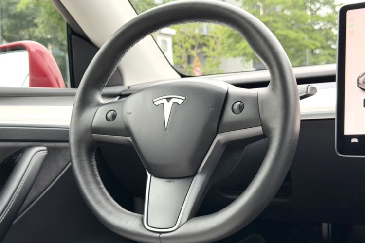 Used Tesla Model Y 2021 Long-Range All-Wheel-Drive Version 3D7 Interior 1
