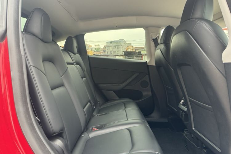 Used Tesla Model Y 2021 Long-Range All-Wheel-Drive Version 3D7 Interior 1