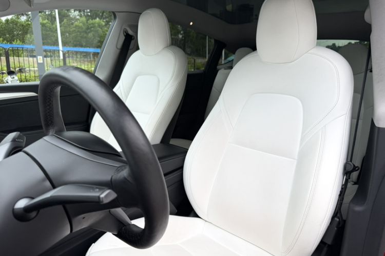 Used Tesla Model Y 2021 Long-Range All-Wheel-Drive Version 3D7 Interior 10