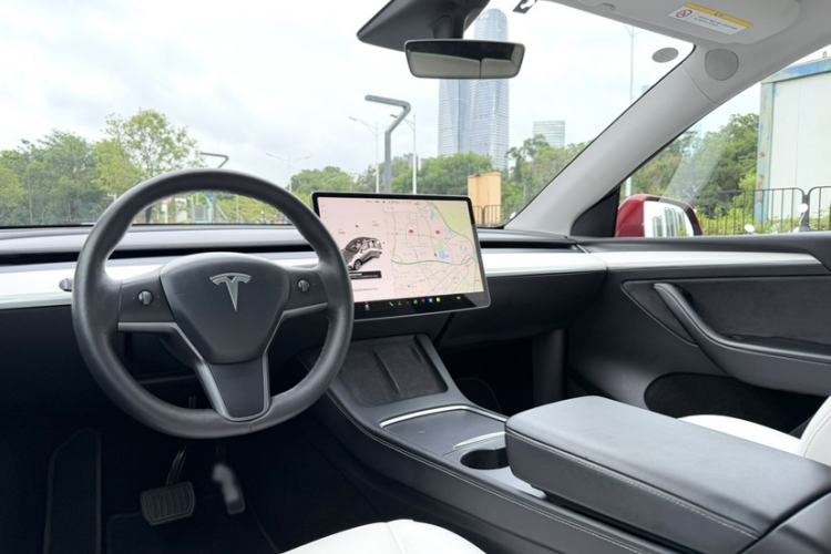 Used Tesla Model Y 2021 Long-Range All-Wheel-Drive Version 3D7 Interior 11