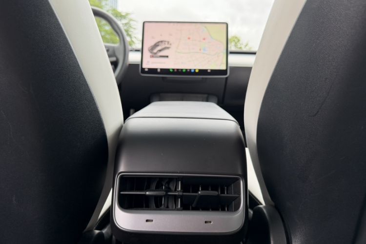 Used Tesla Model Y 2021 Long-Range All-Wheel-Drive Version 3D7 Interior 12