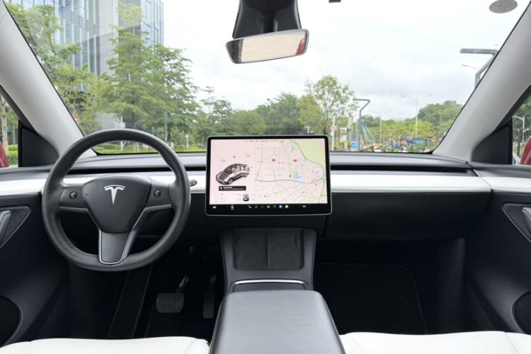 Used Tesla Model Y 2021 Long-Range All-Wheel-Drive Version 3D7 Interior 2
