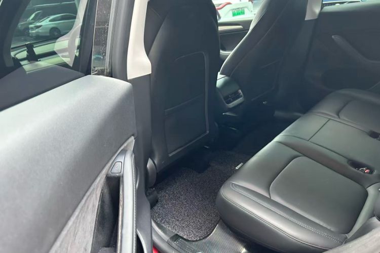 Used Tesla Model Y 2021 Long-Range All-Wheel-Drive Version Interior 2