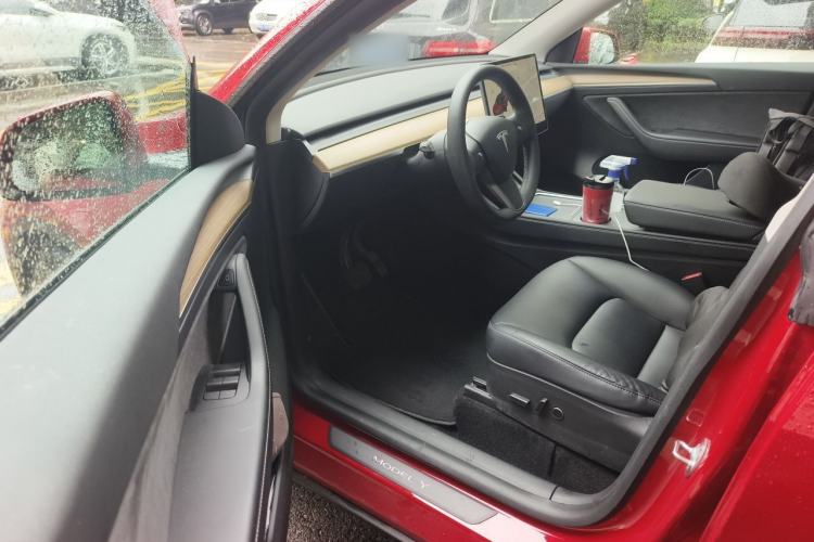 Used Tesla Model Y 2021 Standard Range Rear-Wheel Drive Version Interior 3