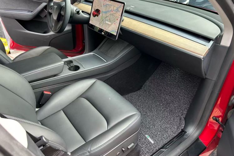 Used Tesla Model Y 2021 Long-Range All-Wheel-Drive Version Interior 3