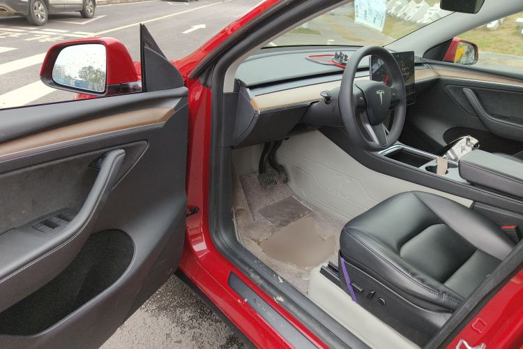 Used Tesla Model Y 2021 Long-Range All-Wheel-Drive Version 3D7 Interior 3