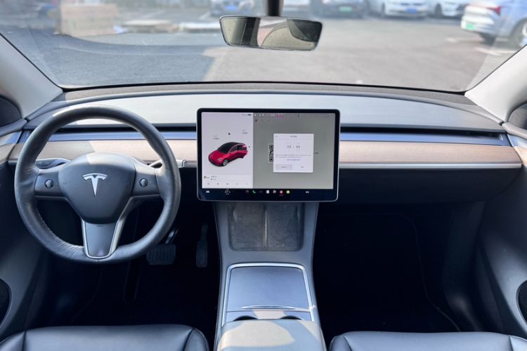 Used Tesla Model Y 2021 Long-Range All-Wheel-Drive Version 3D7 Interior 3