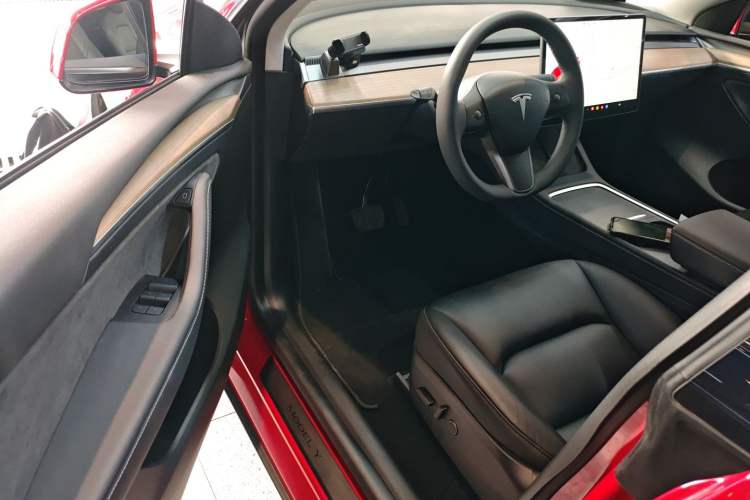 Used Tesla Model Y 2021 Long-Range All-Wheel-Drive Version 3D7 Interior 3