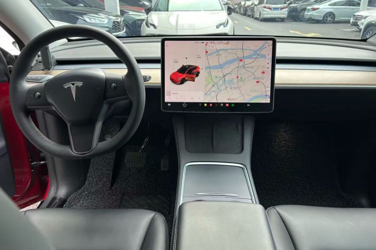 Used Tesla Model Y 2021 Long-Range All-Wheel-Drive Version Interior 4