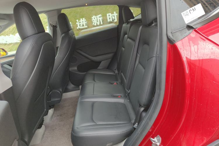 Used Tesla Model Y 2021 Long-Range All-Wheel-Drive Version 3D7 Interior 4