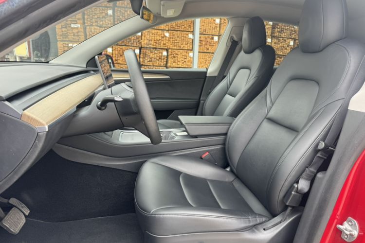 Used Tesla Model Y 2021 Long-Range All-Wheel-Drive Version 3D7 Interior 5