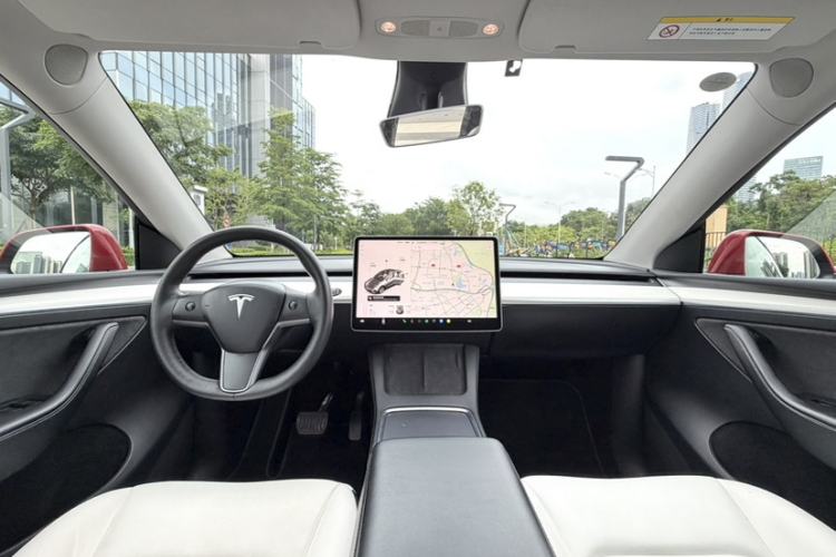 Used Tesla Model Y 2021 Long-Range All-Wheel-Drive Version 3D7 Interior 6