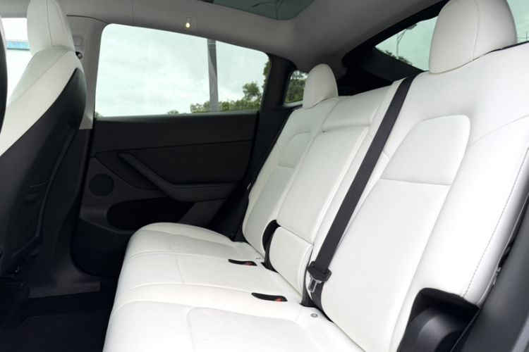Used Tesla Model Y 2021 Long-Range All-Wheel-Drive Version 3D7 Interior 7