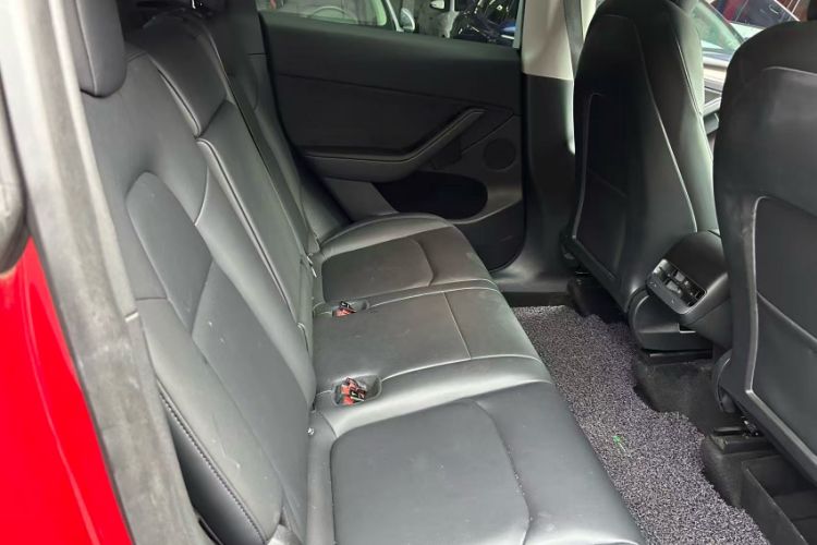 Used Tesla Model Y 2021 Long-Range All-Wheel-Drive Version Interior 8