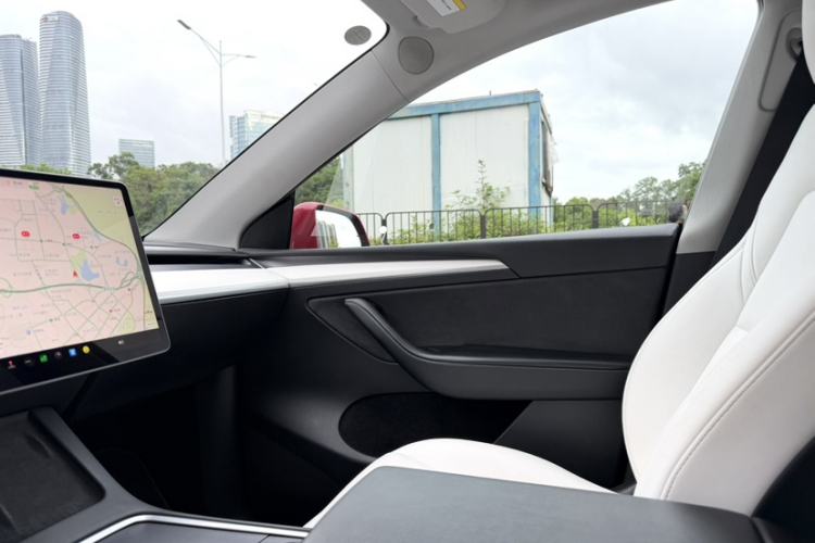 Used Tesla Model Y 2021 Long-Range All-Wheel-Drive Version 3D7 Interior 9