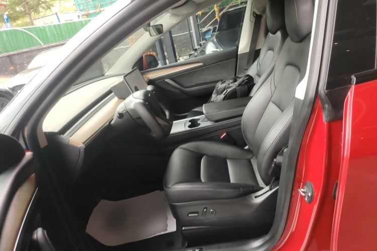 Used Tesla Model Y 2021 Long-Range All-Wheel-Drive Version Left Front Seat
