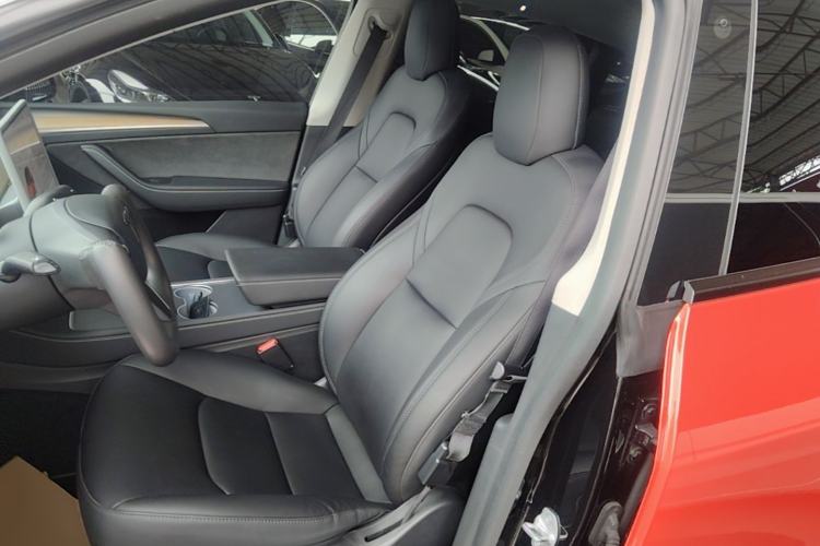 Used Tesla Model Y 2021 Standard Range Rear-Wheel Drive Version Left Front Seat