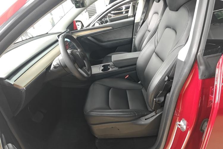 Used Tesla Model Y 2021 Standard Range Rear-Wheel Drive Version Left Front Seat