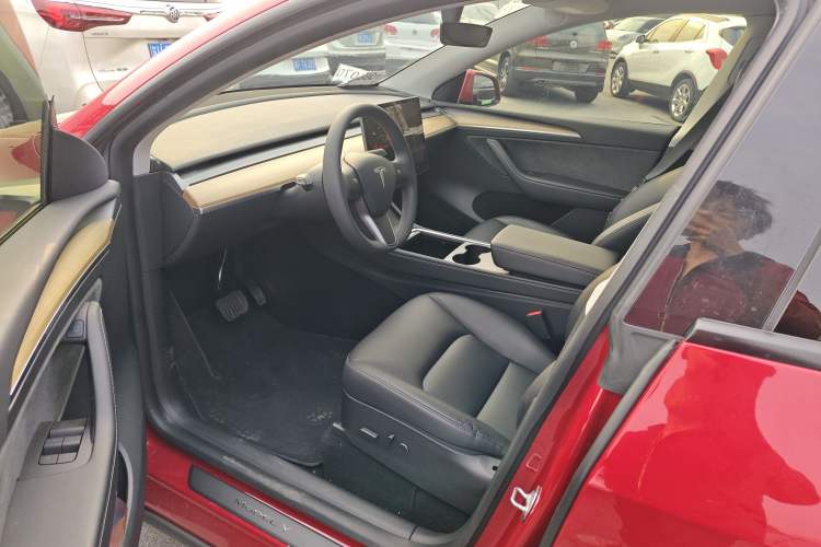 Used Tesla Model Y 2021 Standard Range Rear-Wheel Drive Version Left Front Seat