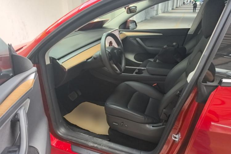 Used Tesla Model Y 2021 Long-Range All-Wheel-Drive Version Left Front Seat