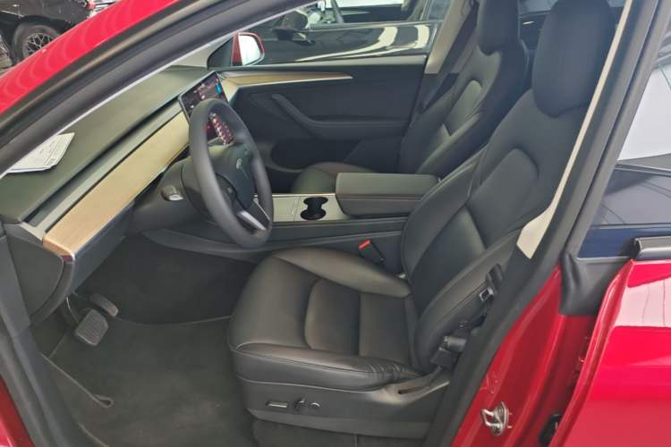 Used Tesla Model Y 2021 Long-Range All-Wheel-Drive Version Left Front Seat