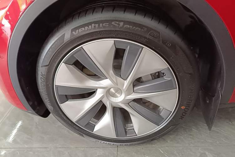 Used Tesla Model Y 2021 Standard Range Rear-Wheel Drive Version Left Front Wheel Hub