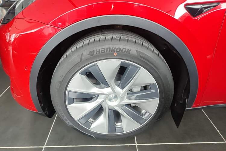 Used Tesla Model Y 2021 Standard Range Rear-Wheel Drive Version Left Front Wheel Hub