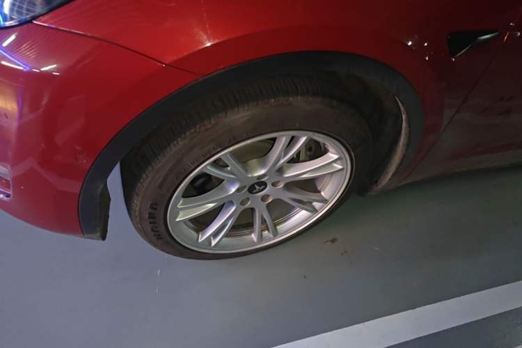 Used Tesla Model Y 2021 Long-Range All-Wheel-Drive Version 3D7 Left Front Wheel Hub