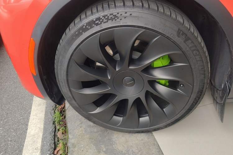 Used Tesla Model Y 2021 Standard Range Rear-Wheel Drive Version Left Front Wheel Hub