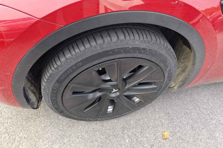 Used Tesla Model Y 2021 Standard Range Rear-Wheel Drive Version Left Front Wheel Hub