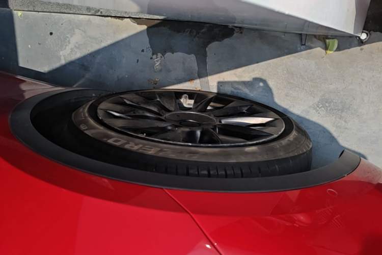 Used Tesla Model Y 2021 Long-Range All-Wheel-Drive Version Left Front Wheel Hub
