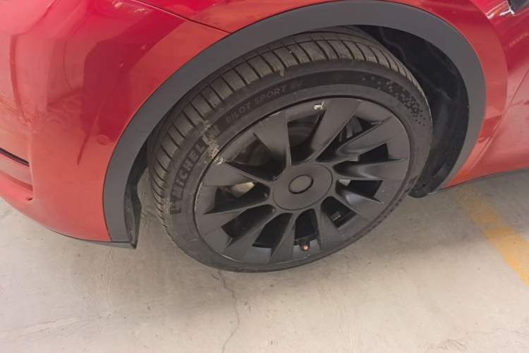 Used Tesla Model Y 2021 Long-Range All-Wheel-Drive Version Left Front Wheel Hub