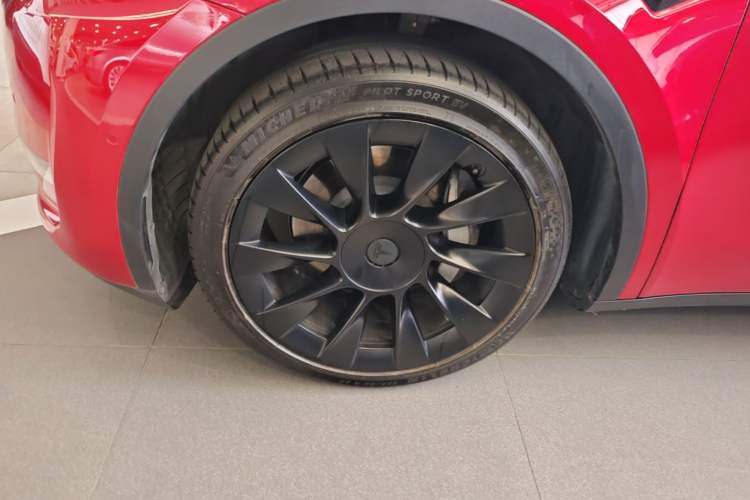 Used Tesla Model Y 2021 Long-Range All-Wheel-Drive Version Left Front Wheel Hub
